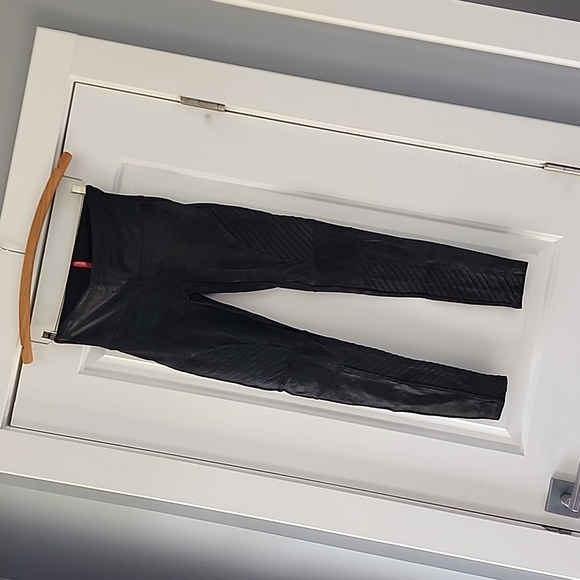 SPANX Pants - Spanx black faux leather moto legging!